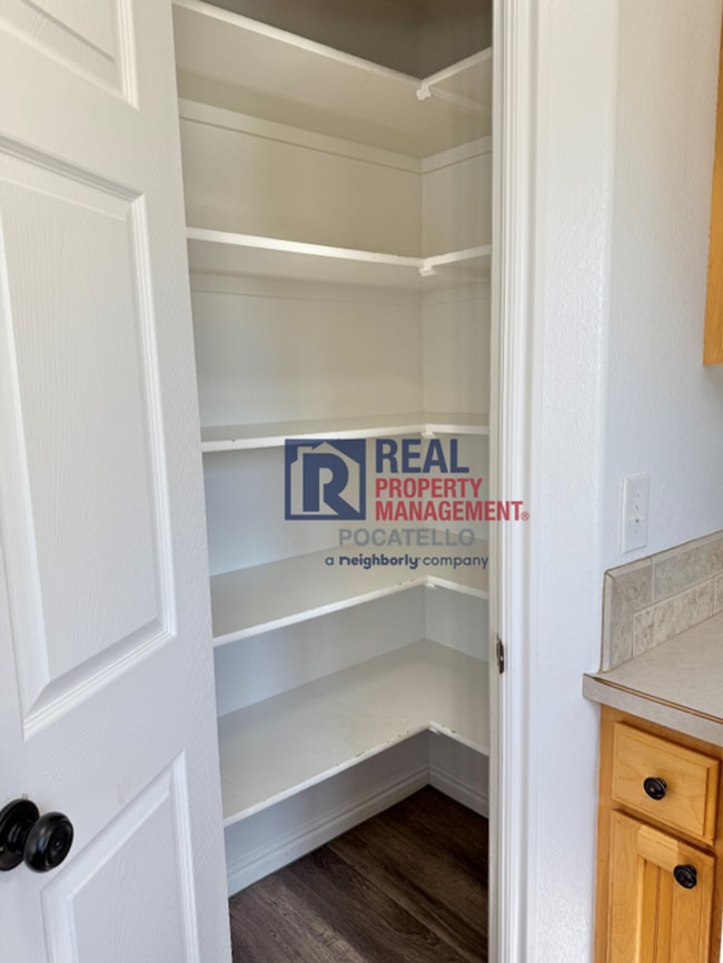 Building Photo - MOVE IN SPECIAL - 5 Bedroom 3.5 Bath Duple...