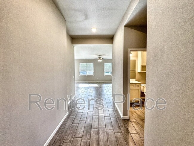 Building Photo - 13927 S Ironwood Pl