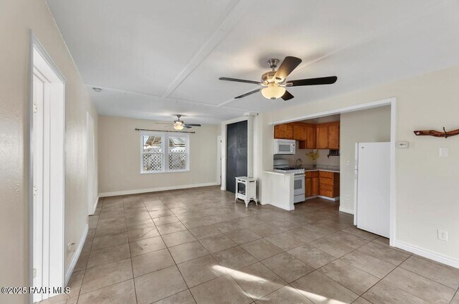 Building Photo - 140 Garden St