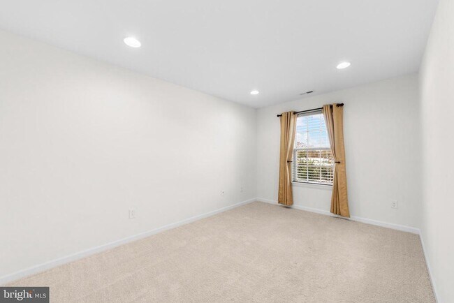 Building Photo - 42 Sundance Dr