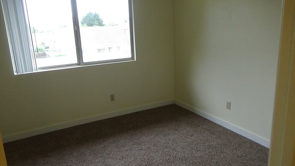 Bed2 - 1117 Seabreeze Way