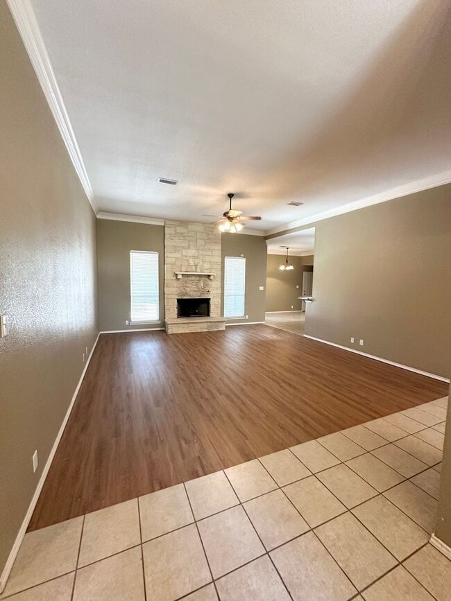 Building Photo - 4 Bed 3 Bath Ready to Rent ASAP!