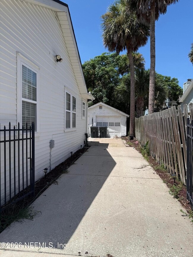Building Photo - 263 2nd St