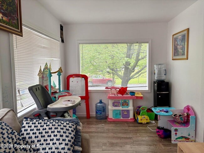 Building Photo - 9 Front St