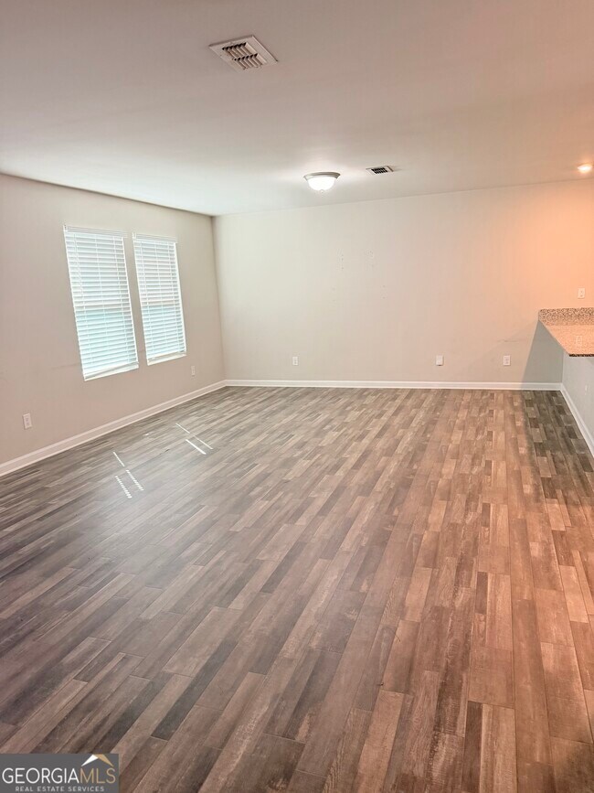 Building Photo - 725 Cole Dr