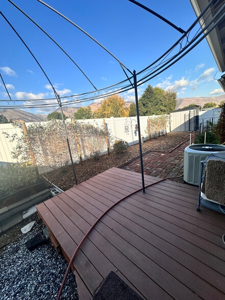 Building Photo - 5634 Locust Ln