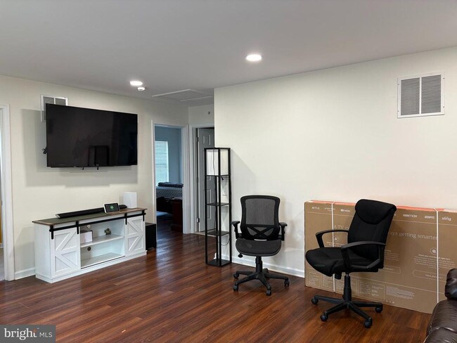 Building Photo - 535 Prizer Ct