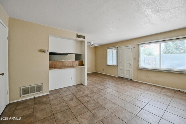 Building Photo - 5406 W Sheena Dr