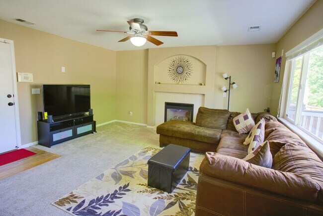Building Photo - Beautifully Updated 3-BR Home in Heart of Westridge – Move-In Ready