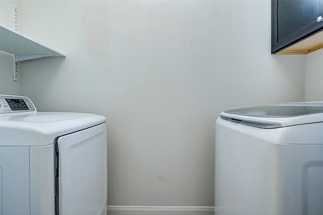 Building Photo - 2209 Chenevert St