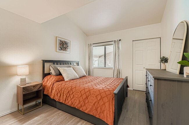 Building Photo - Peaceful 2BR Retreat Near Bobolink Trail