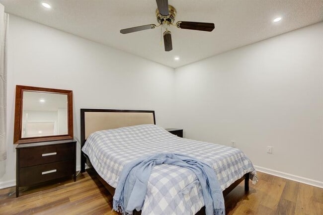 Building Photo - 724 NW 155th Terrace