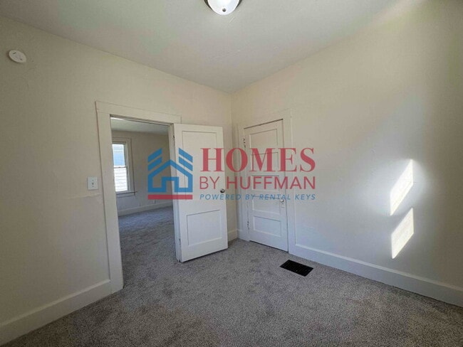 Building Photo - Two Bedroom House | New Flooring