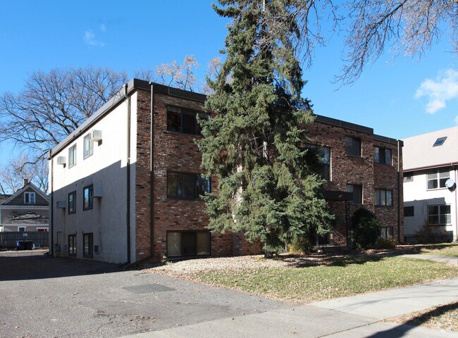 Building Photo - 3210 29th Ave S