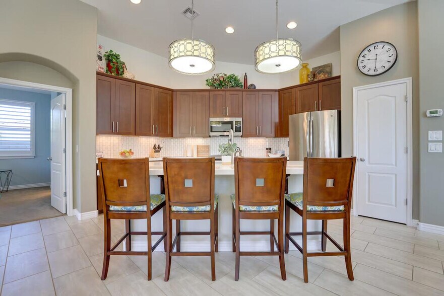 Building Photo - 833 Gary Ln