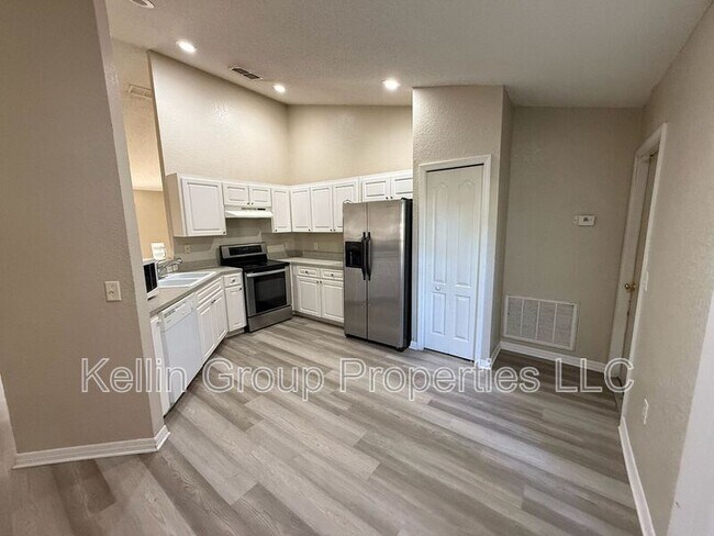 Building Photo - 1145 View Pointe Cir