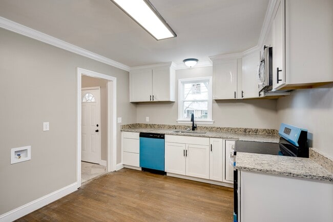 Building Photo - 205 Hampton Ave