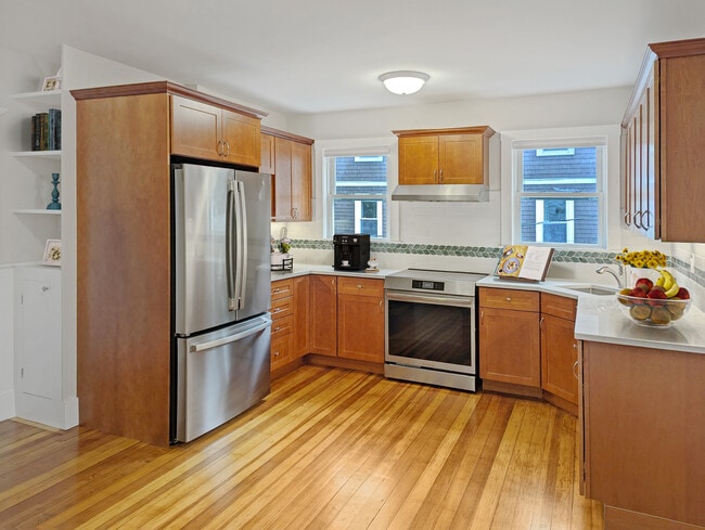 Eat-in kitchen with brand new cabinets, countertops, and stainless steel appliances - 22 Reed St
