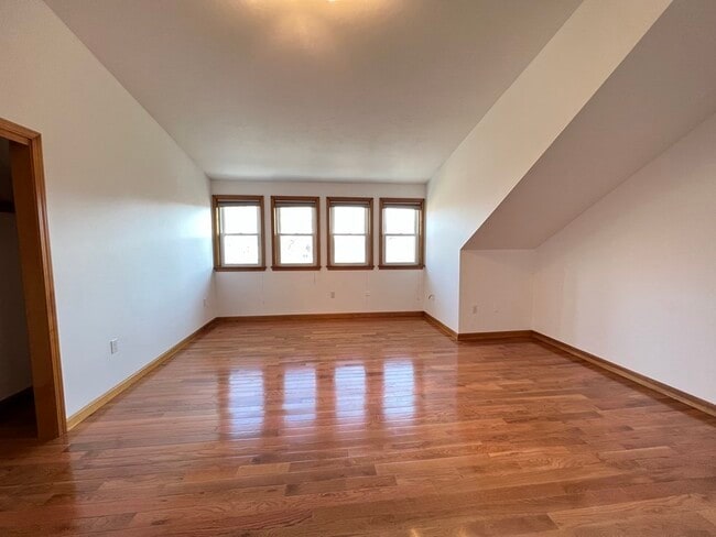 Building Photo - 162 Quincy Shore Dr