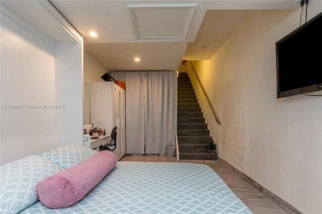 Building Photo - 10245 NW 63rd Terrace