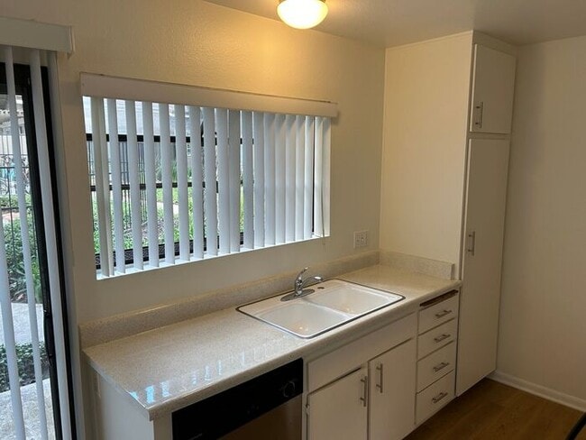 Building Photo - GREAT 1BD 1BA CONDO FOR LEASE!