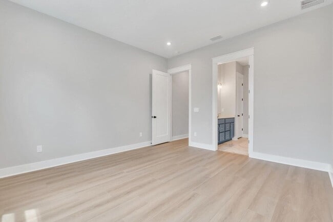 Building Photo - 299 Suwannee Dr