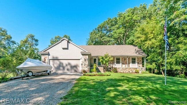 Building Photo - AVAILABLE - Waterfront Home!