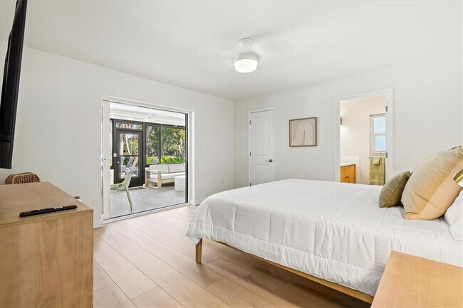 Building Photo - 2641 Hyde Park St