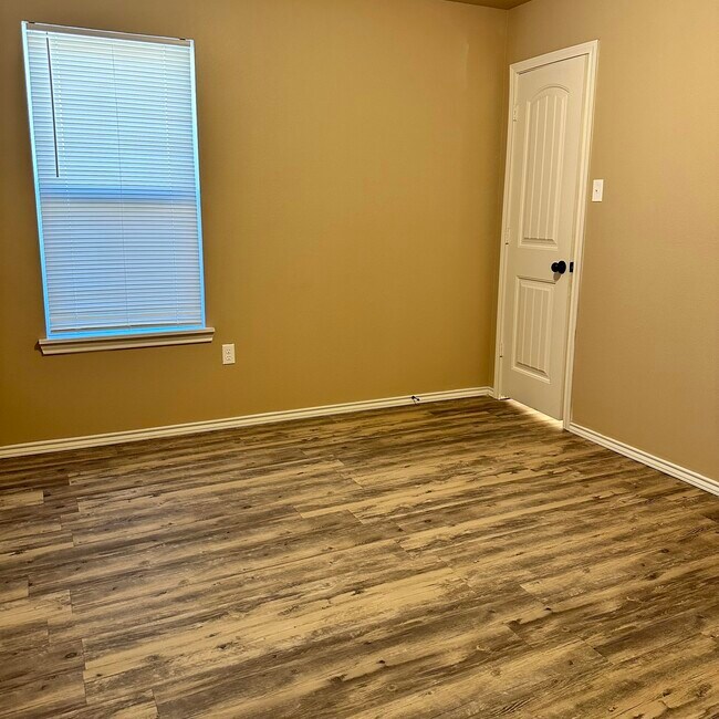 Building Photo - 1101 Preston Trails