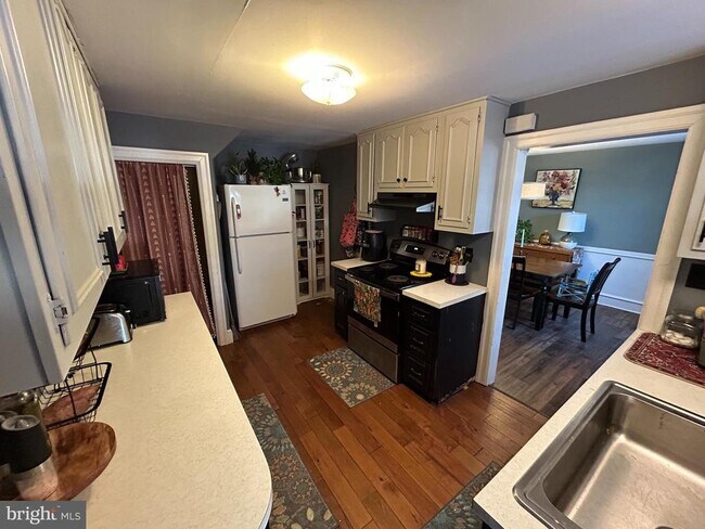 Building Photo - 520 Ridge St