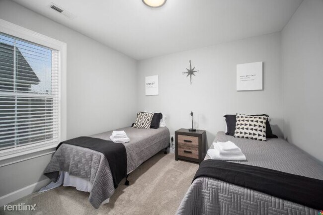 Building Photo - 125 N 4th St