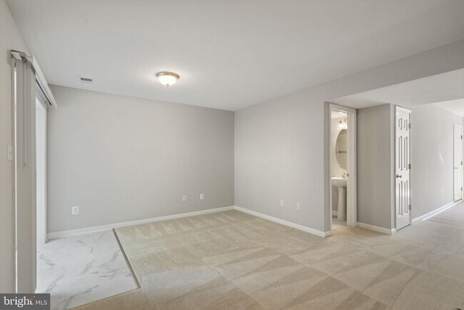Building Photo - 1026 Longview Ln