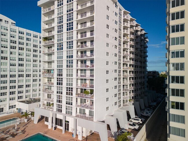 Building Photo - 1228 West Ave