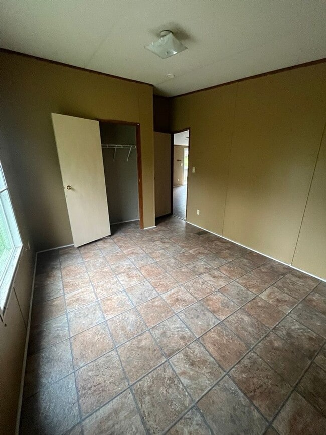 Building Photo - 17186 Countrywood