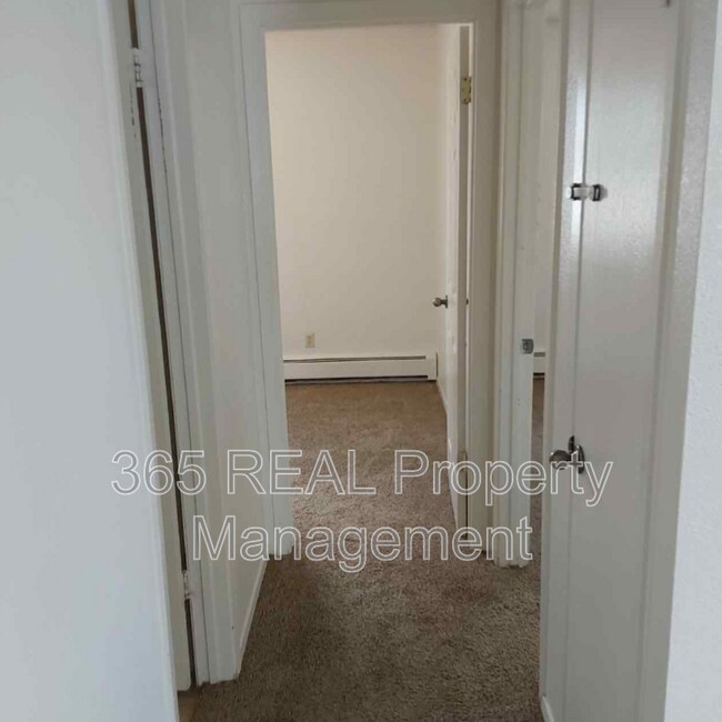 Building Photo - 204 14th St