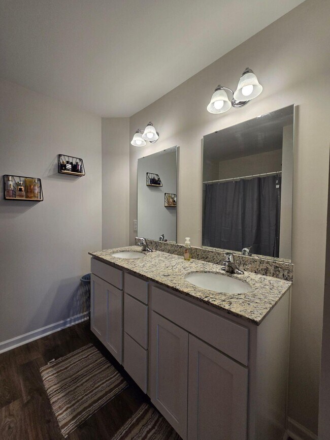 Building Photo - 1762 Camazay Dr