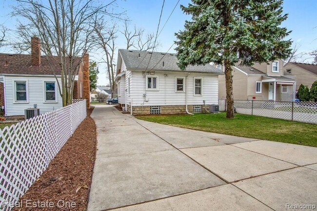 Building Photo - 23128 Olmstead St