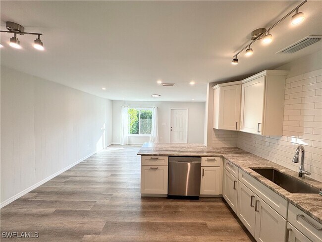 Building Photo - 3181 Poinciana Dr