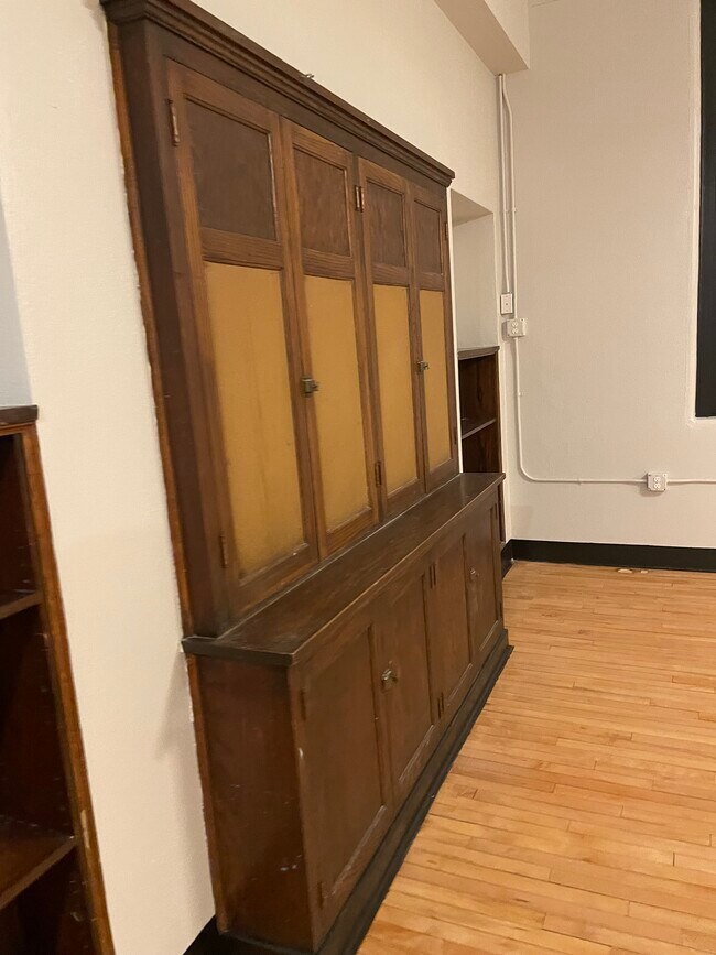 Building Photo - Central Square