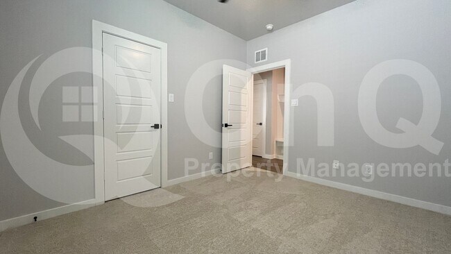 Building Photo - 5522 Blue Point Ln