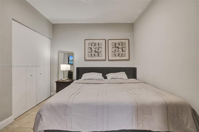 Building Photo - 9559 Collins Ave