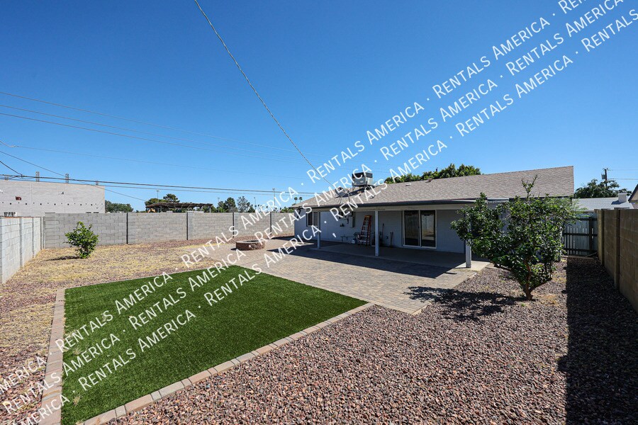 Building Photo - 3550 E Voltaire Dr