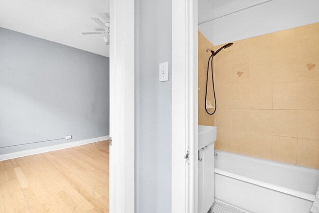 Building Photo - $1,500.00 - 1 Bed, 1 Bath, Condo in Denver...