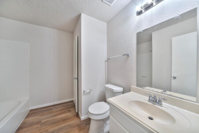 Building Photo - 3662 Fuller Bluff Dr