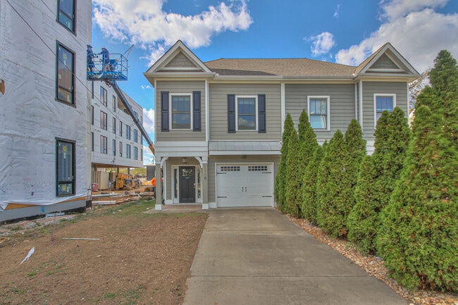 Building Photo - 1319B Pillow St