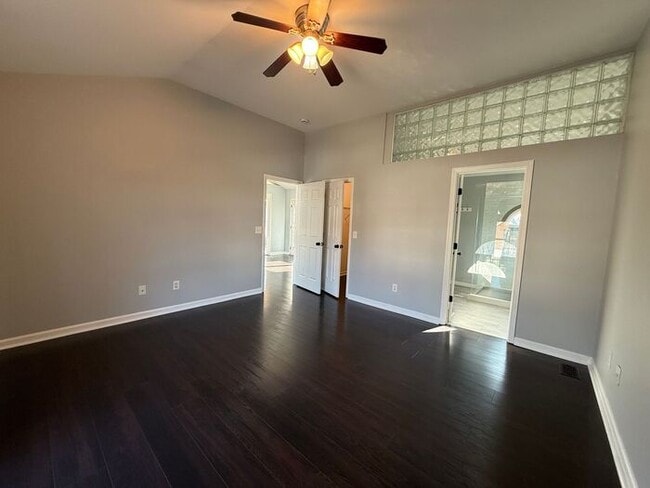 Building Photo - For Rent - Split Level Brick Home in South Nashville with Garage