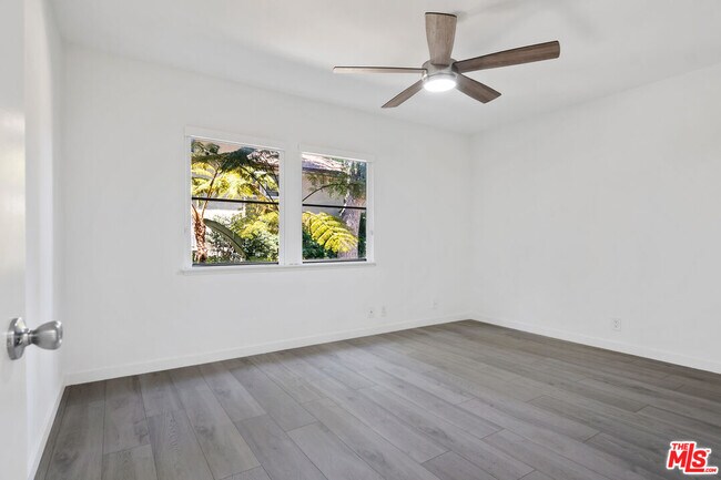 Building Photo - 3635 Kalsman Dr