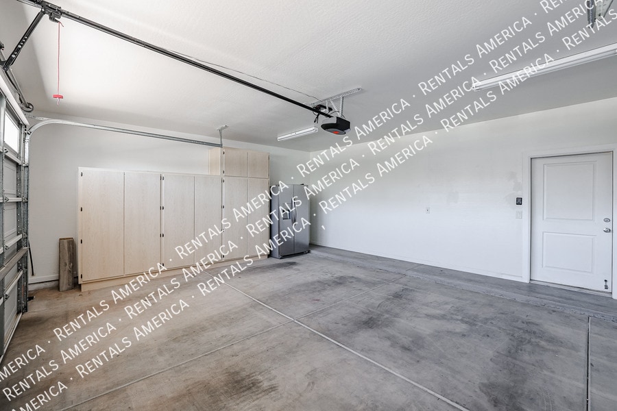 Building Photo - 11862 N 79th Dr