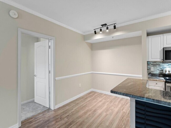 Building Photo - 5095 Fairways Cir