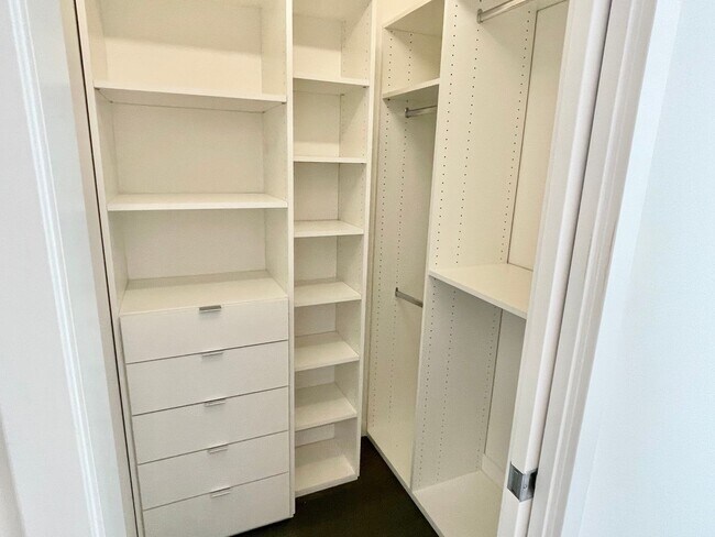 Building Photo - HIP 2BR/2BA Inner Mission Top Floor Boutiq...